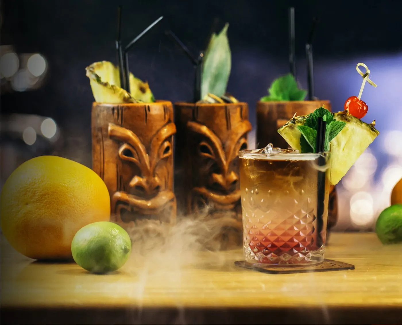 Cocktails tiki servis au bar TRE13E